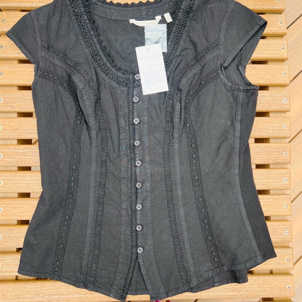 Soft Surroundings Black Embroidered Accent Top sz Medium